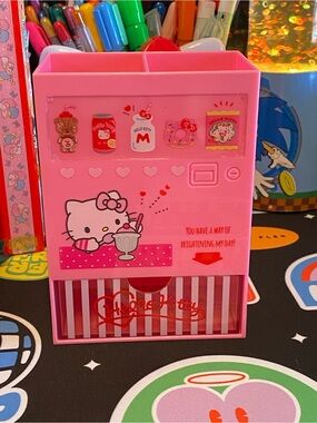 🍨 2020 Sanrio Hello Kitty ❤️ Hearts Ice Cream Shop Snacks Desk Pen Pencil Cup